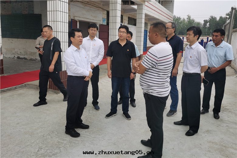 河(hé)南(nán)省(shěng)粮(liáng)食和(hé)儲備局黨組書(shū)记、局长(cháng)张(zhāng)宇松到(dào)鹿邑縣(xiàn)賀店(diàn)村(cūn)調研定(dìng)點(diǎn)幫扶工作(zuò)